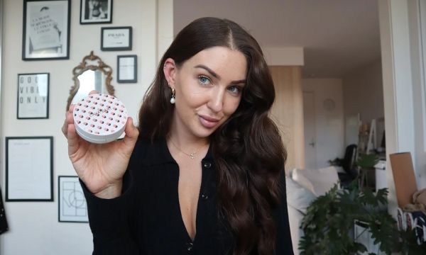 Hur man applicerar compact cushion-foundation för felfri täckning